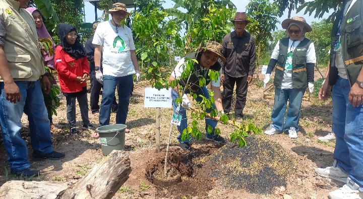 Peduli Lingkungan, Pegadaian Tanam 3000 Pohon Taman Kehati Bandung