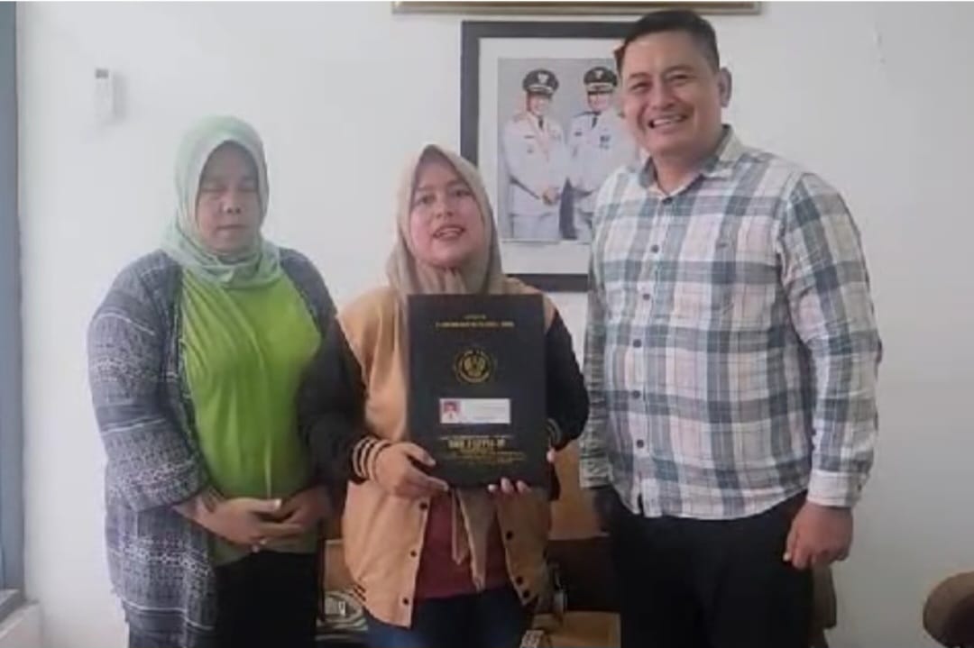 Alhamdulillah! Camat Majalaya Serahkan Ijazah Siswa yang Tertahan Akibat Menunggak