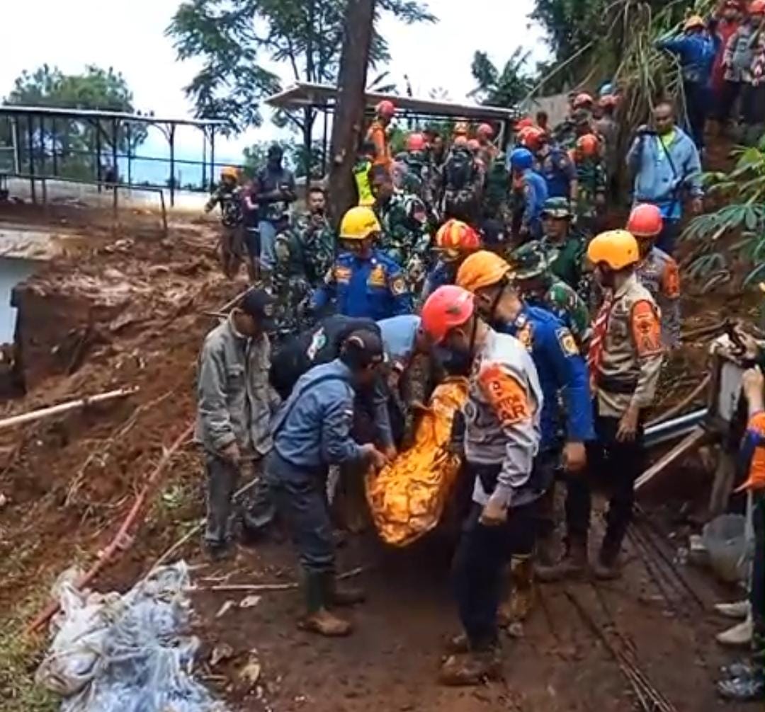 Dua Orang Meninggal Dunia Akibat Longsor Tanah di Sebuah Villa Kawasan Puncak Bogor