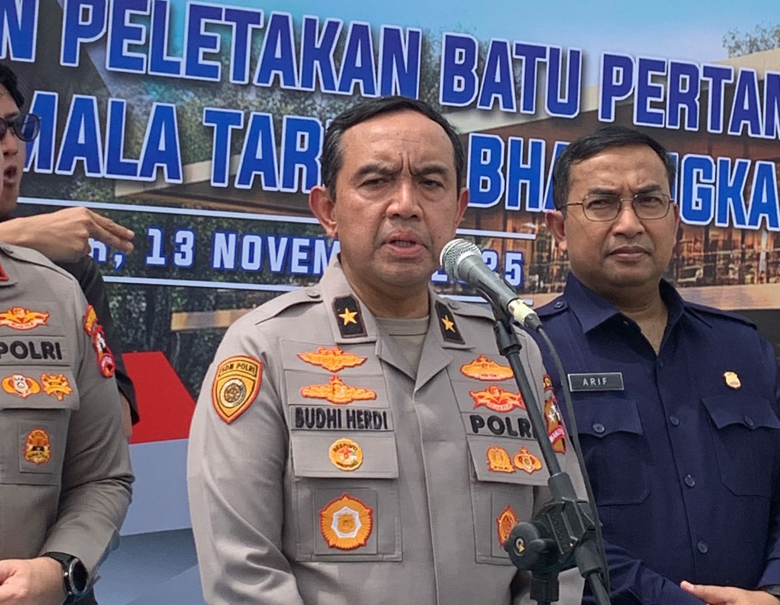 SMA KTB Bangun Tempat Ibadah Berdekatan untuk Perkuat Persatuan