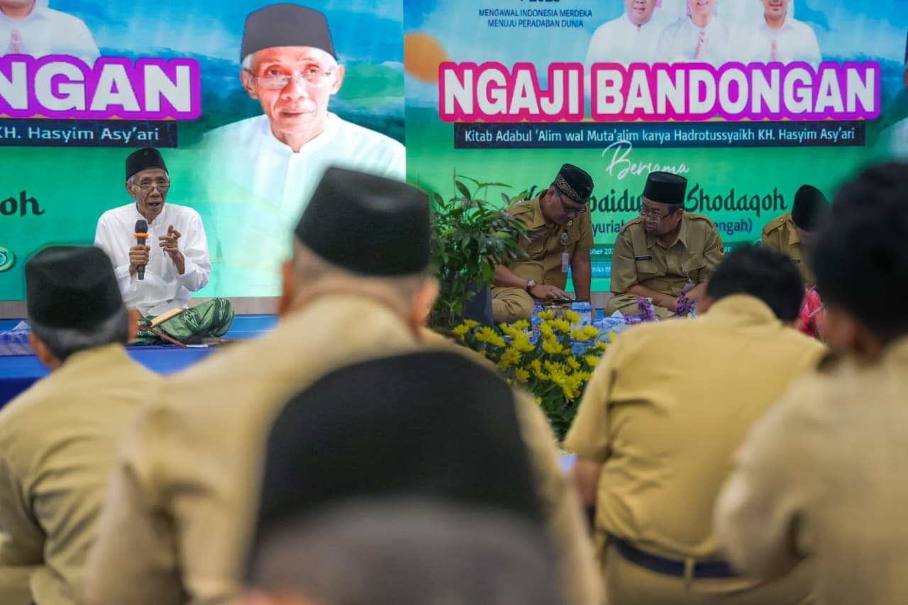 Jelang Hari Santri 2025, ASN Pemprov Jateng Ikuti Ngaji Bandongan
