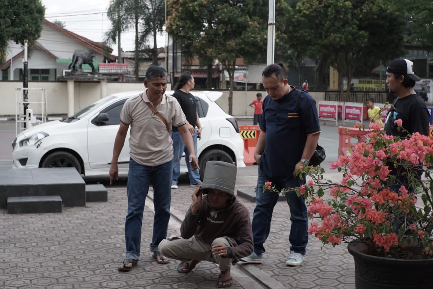 Gercep! Kurang dari 1 Jam Sejak Kejadian, Pak Ogah yang Rusak Mobil Warga di Majalaya Bandung Diringkus Polisi