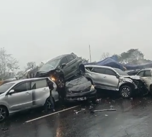 Penyebab Kecelakaan Beruntun di Tol Cipularang: Truk Rem Blong dan Muatan Berat