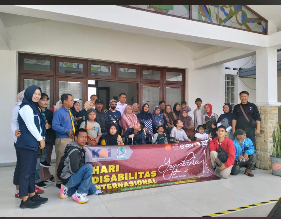 Wujudkan Transporasi Inklusi, Daop 2 Bandung Fasilitasi  Perjalanan Istimewa Paguyuban Tunadaksa Tasikmalaya