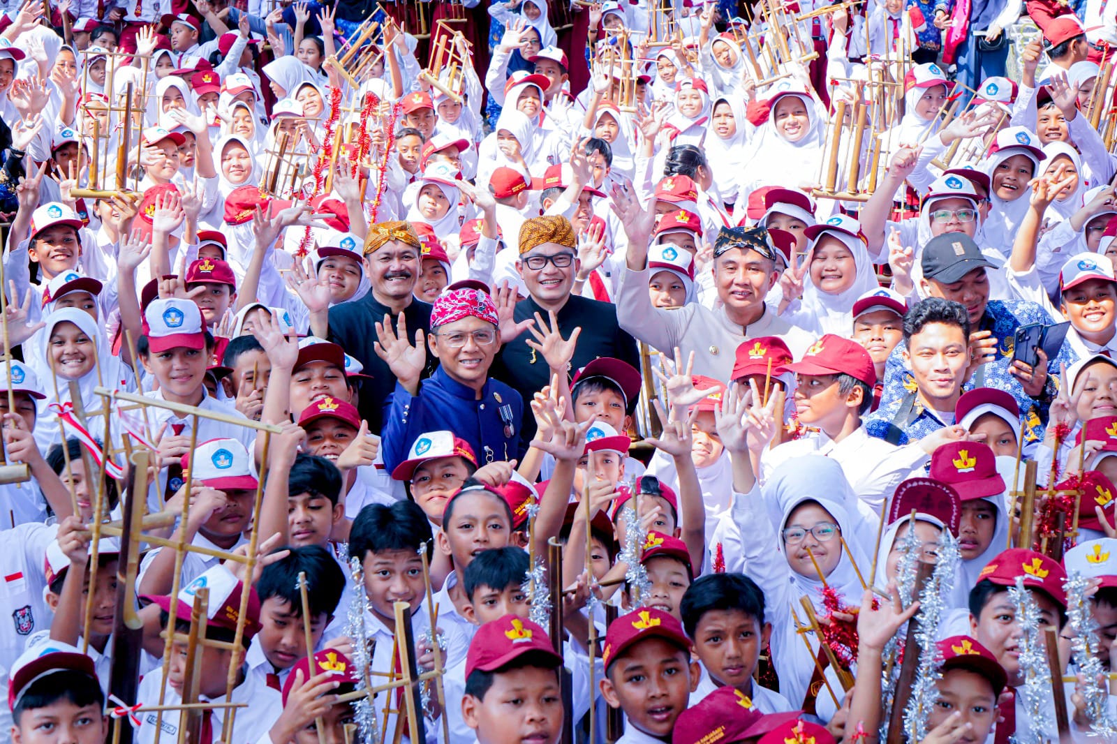 Memperingati Hardiknas Tahun 2024, Bey Machmudin Tegaskan Pentingnya Berikan Pendidikan yang Berkualitas