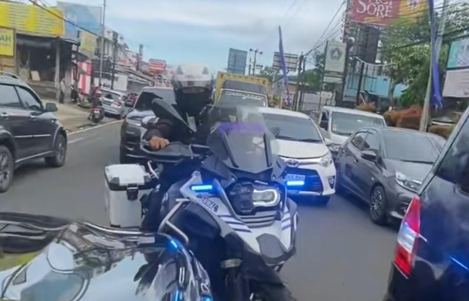 Kawal Mobil Mewah Pakai Sirine Jalur Puncak, Polres Bogor: Bukan Anggota Kami