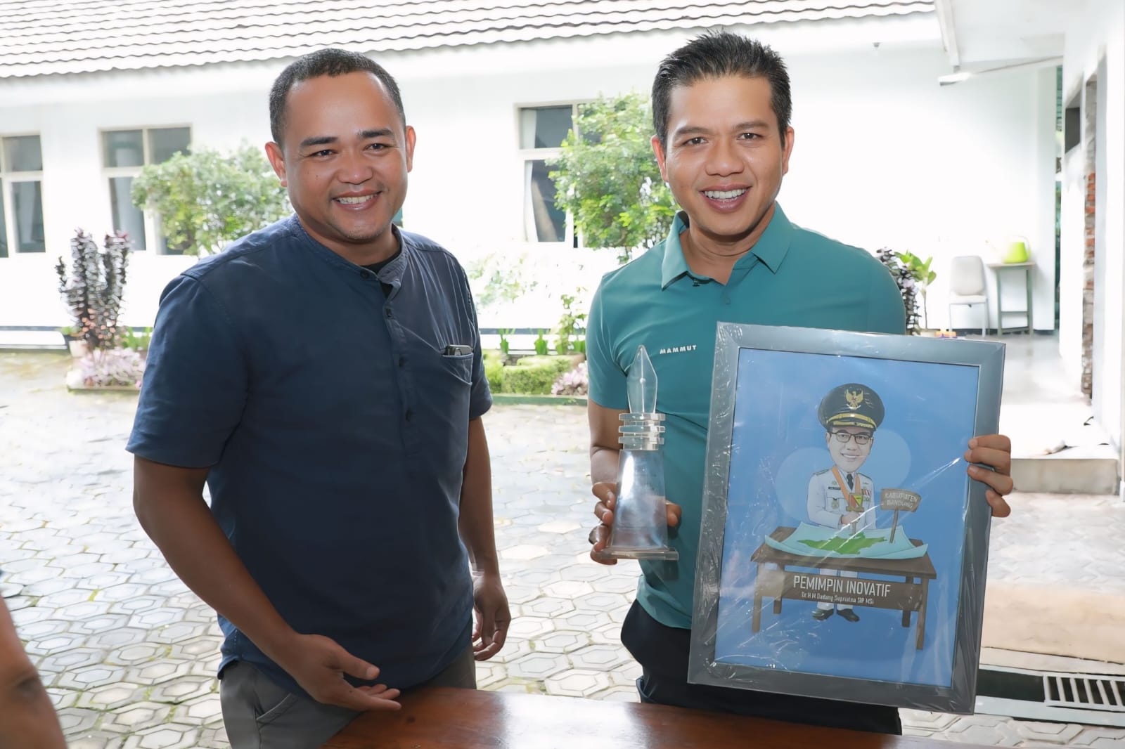 Bupati Bandung Dinobatkan Sebagai Pemimpin Inovatif oleh Redaksi Jabar Ekspres