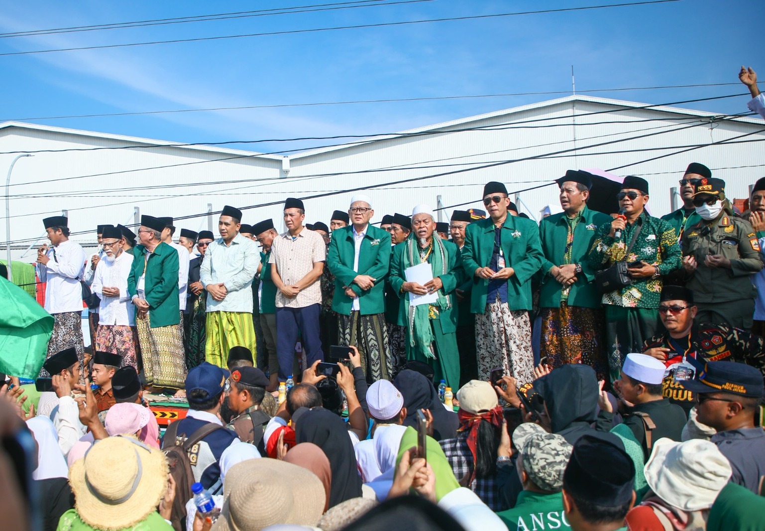 Istighosah Bersama Warga, Taj Yasin Ungkap Akan Ada Penambahan Pembangunan Giant Sea Wall Sepanjang 20 KM