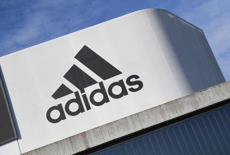 Putus Kerja Sama Dengan Kanye West, Adidas Potensi Rugi 20 T