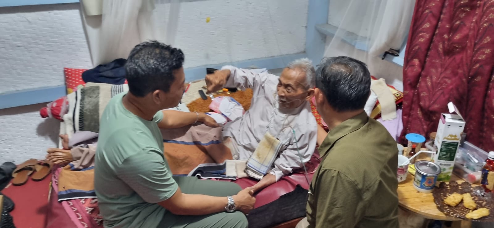 Bupati Bandung Kunjungi Veteran H. Amir Saputra, Serap Pesan Perjuangan di Momentum HUT ke-80 RI