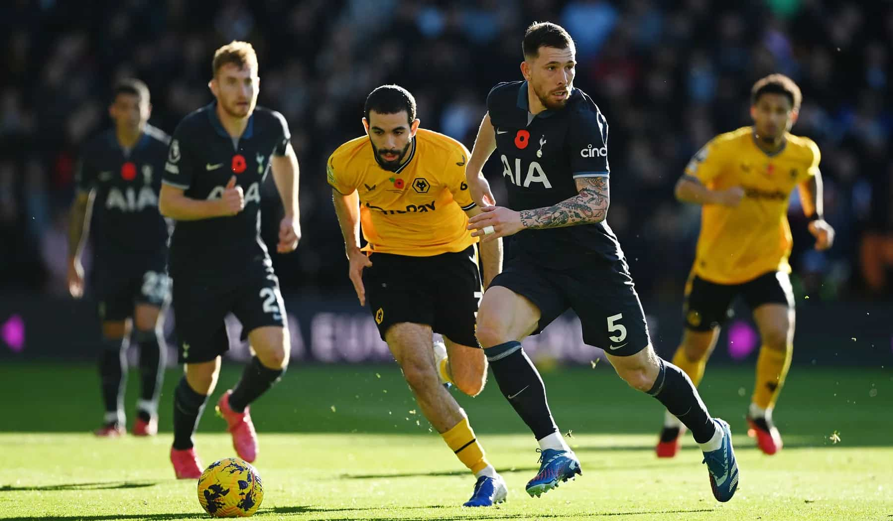 Hasil Liga Inggris: Drama Menit Akhir, Tottenham Takluk 2-1 dari Wolves