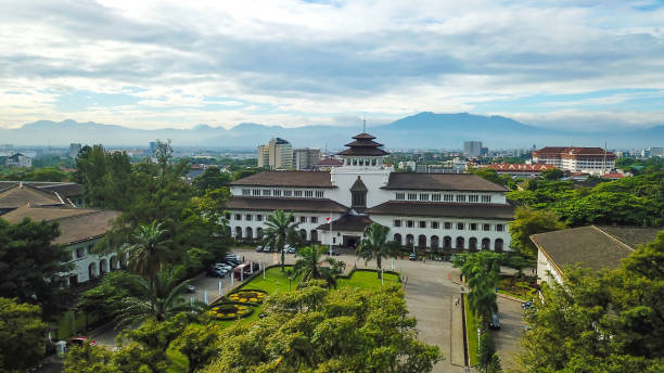 Sejarah dan Penulis Lagu 