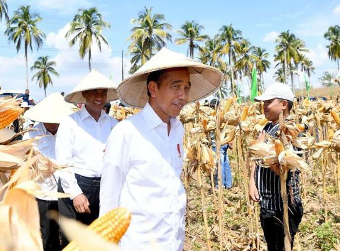 Presiden Jokowi Tanda Tangani UU Desa dan Memperpanjang Masa Jabatan Kades