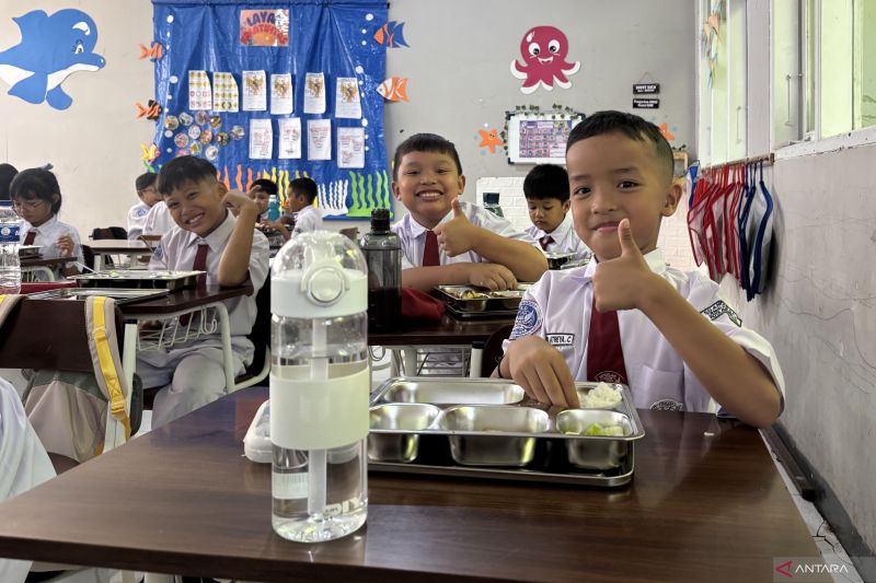 Pemkot Bandung Luncurkan Program Makan Bergizi Gratis untuk 6.400 Siswa