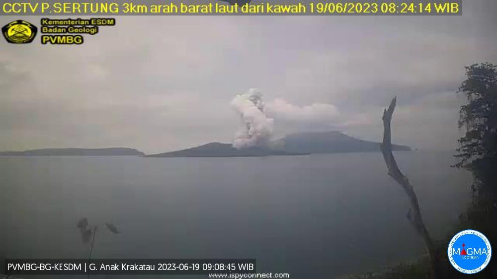 Erupsi Gunung Anak Krakatu Kembali Terjadi: Ketinggian Erupsi Sebesar 1,5 KM Ke Arah Tenggara