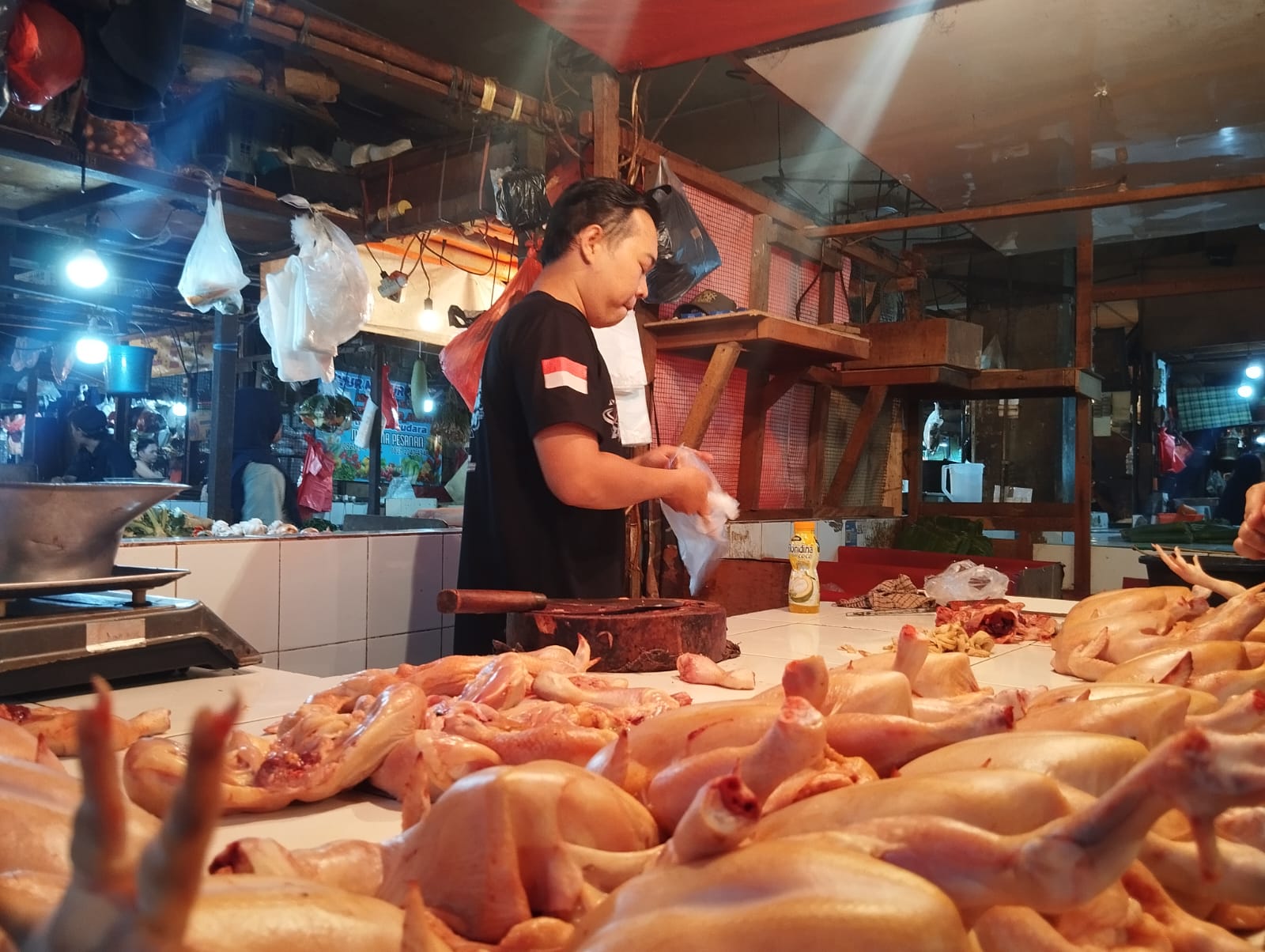 Harga Ayam Tembus Rp 45 Ribu, Warga Pilih Beli Ceker dan Kepala Ayam