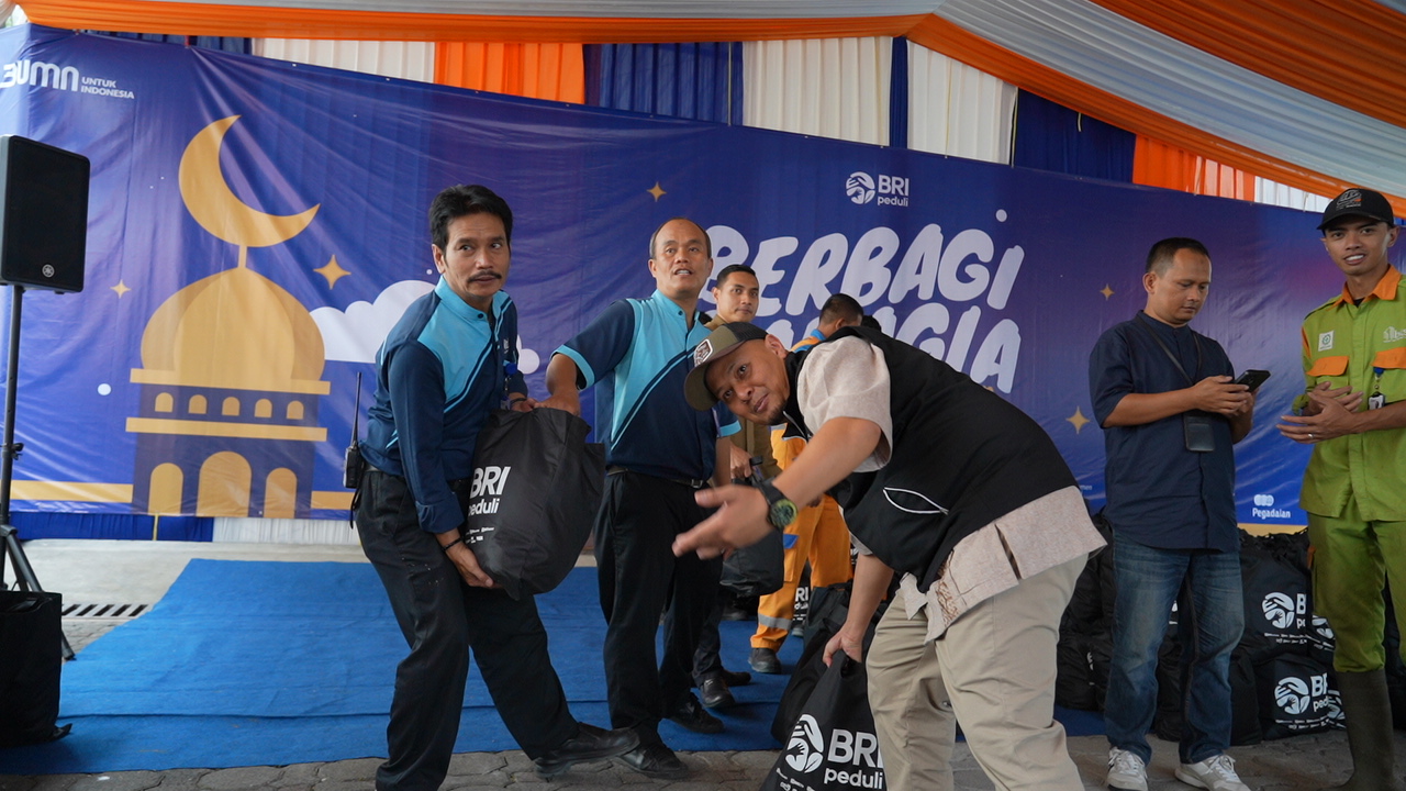 BRI RO Bandung Salurkan Bantuan dalam Program 'Berbagi Bahagia Bersama BRI Group'  di Bulan Ramadhan