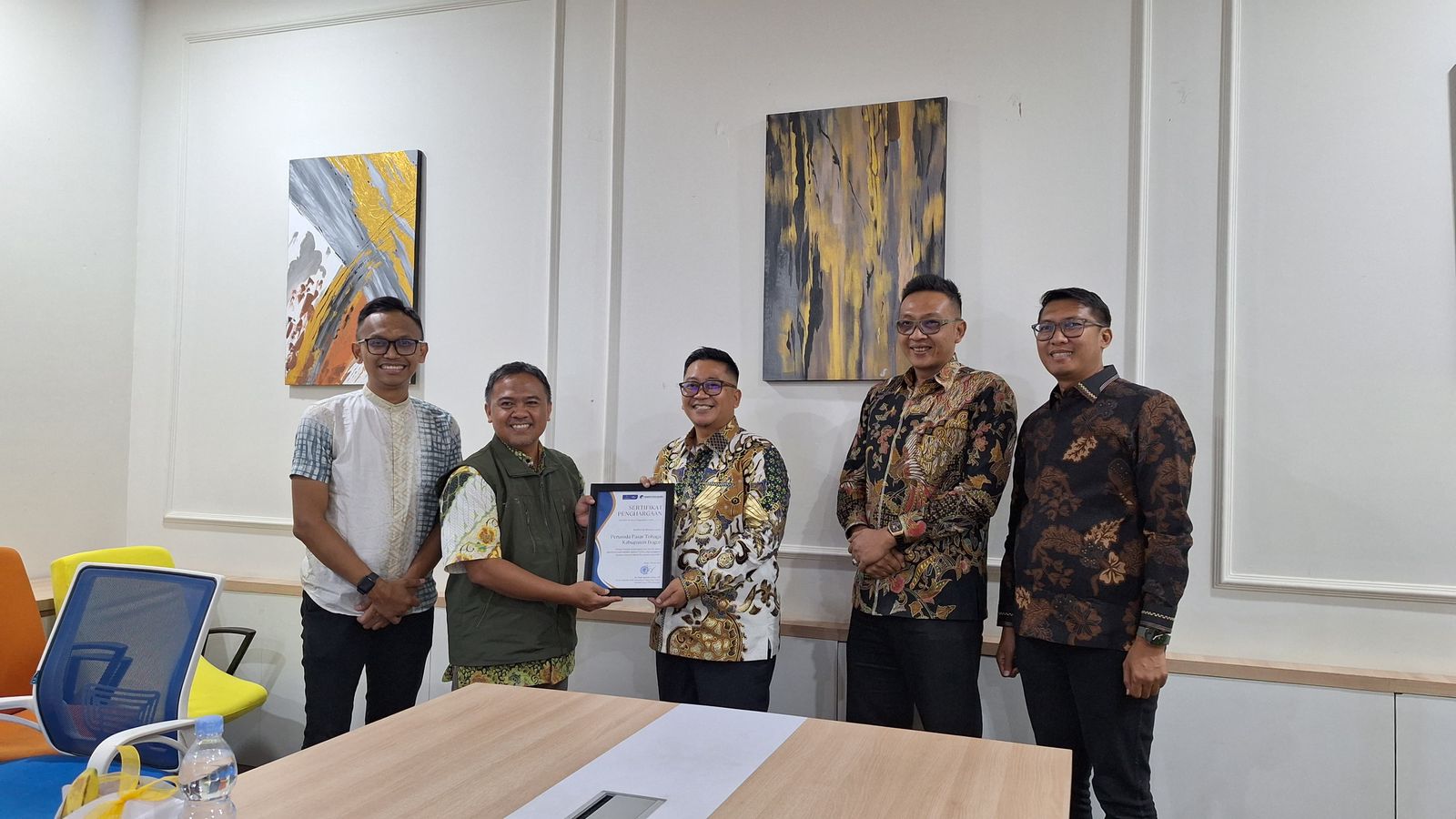 Perumda Pasar Tohaga Terima Award dari IPB: Inovasi Digital Lewat Aplikasi Tupai