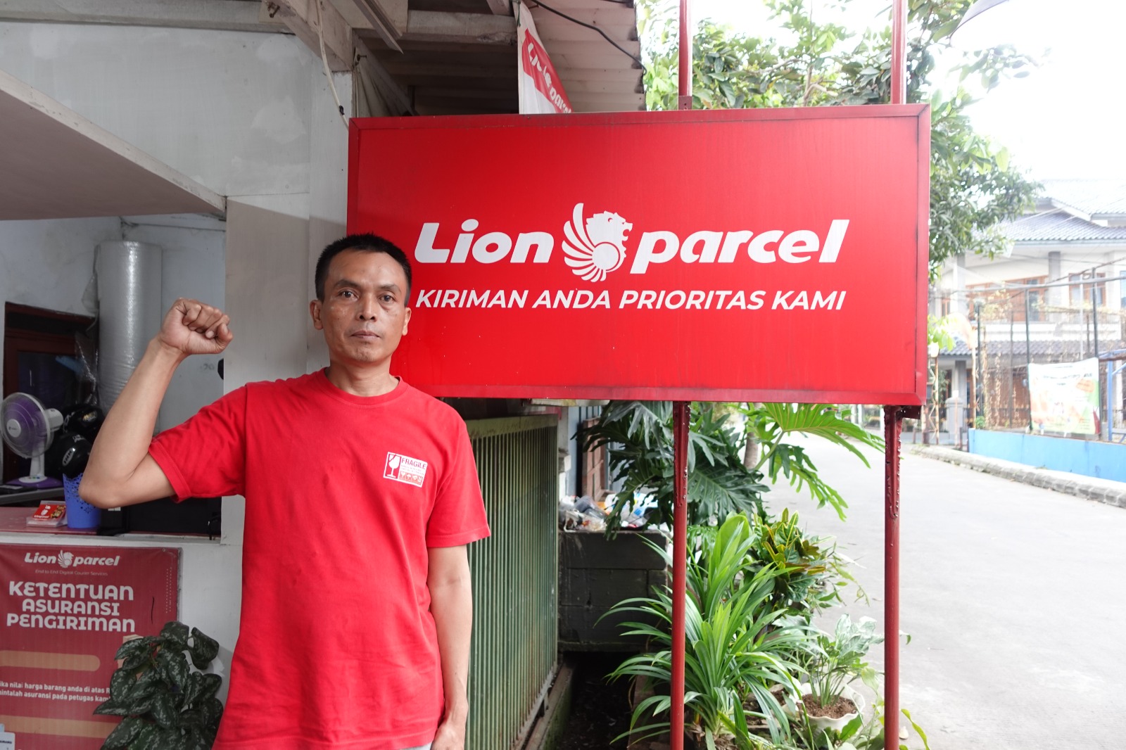 Dua Warga Bandung Jadi Juragan Logistik, Beromset Ratusan Juta Lewat Agen Lion Parcel
