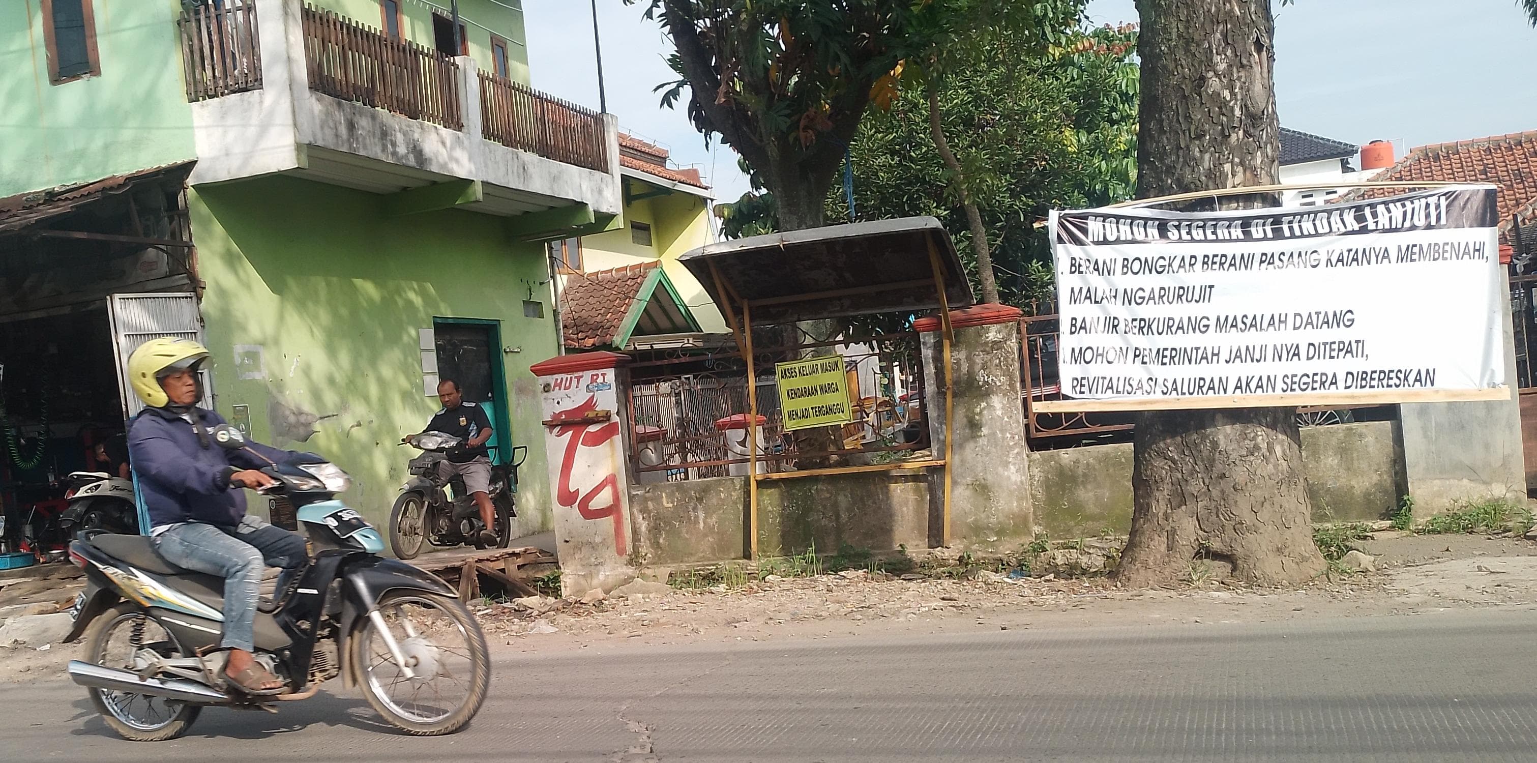 Mangkrak Sejak Maret 2025, Proyek Normalisasi Drainase di Rancaekek Bandung Bikin Warga Sulit Beraktivitas