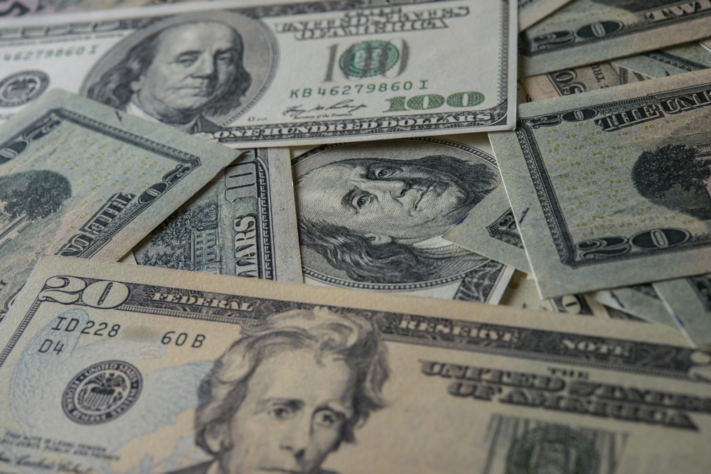 Dolar AS Menguat ke Rp17.600-an, Ini Faktor yang Membuat Rupiah Tertekan