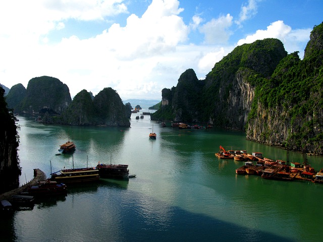  10 Destinasi Wisata Vietnam dengan Keindahan Alam dan Sejarah yang Memikat!   