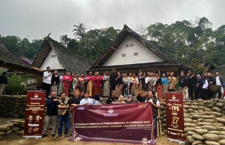 KPU Jabar Beri Edukasi Kepada Masyarakat Adat di Kampung Naga Tasikmalaya