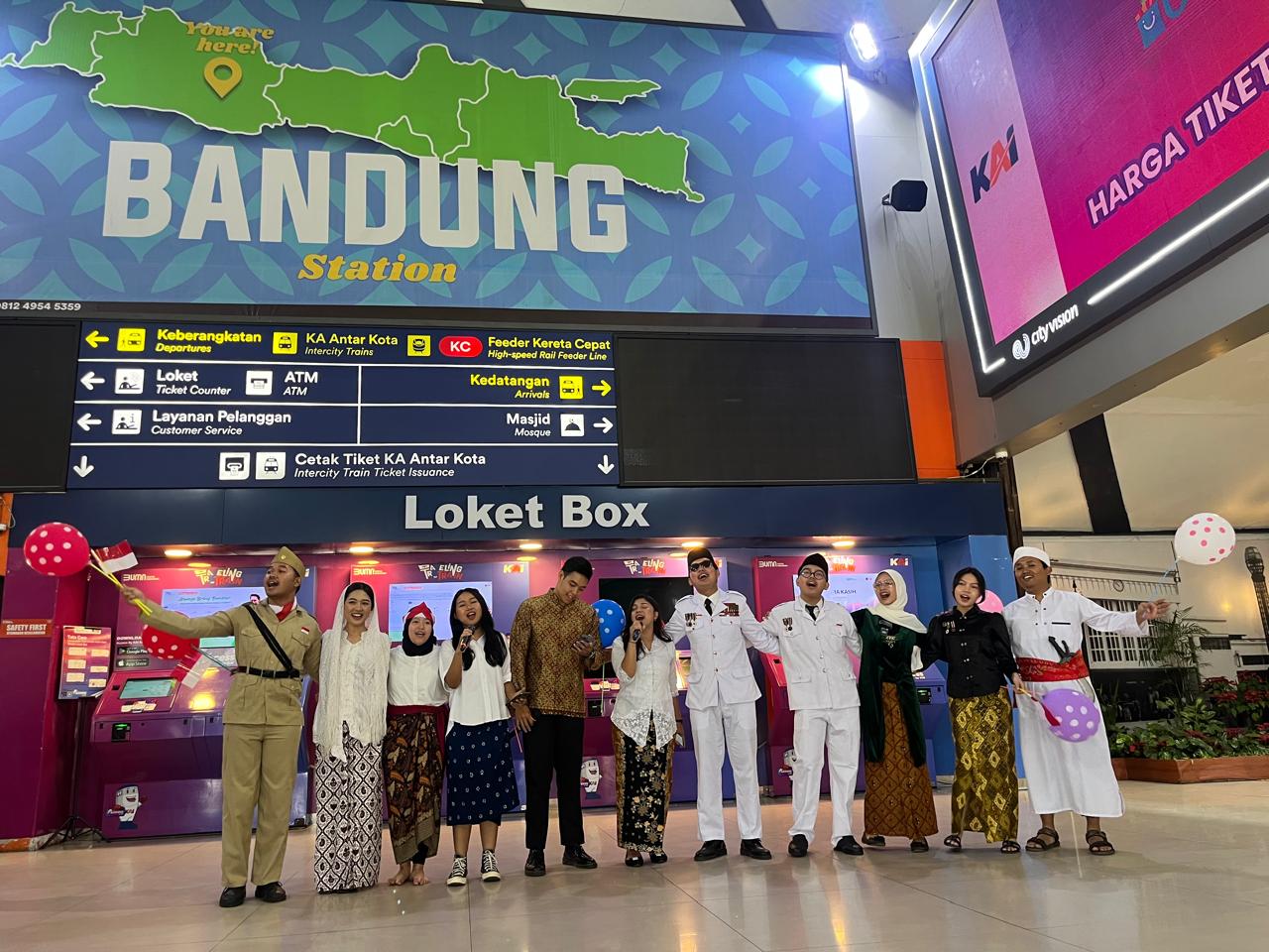 Daop 2 Bandung Peringati Hari Pahlawan dengan Musikalisasi Monolog Merah Putih di Stasiun Bandung