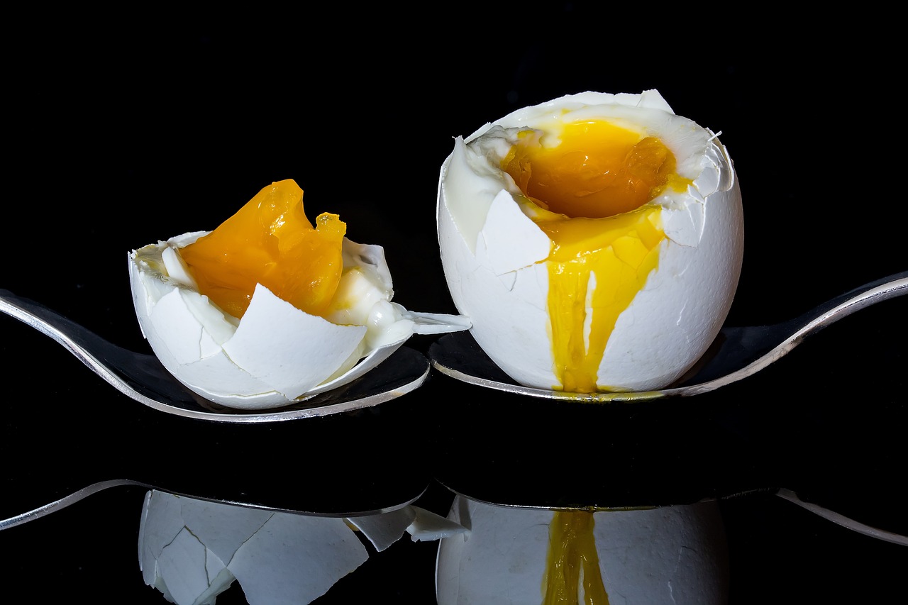 7 Manfaat dan Bahaya Mengonsumsi Telur Setengah Matang