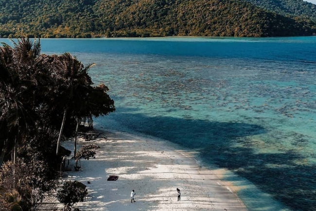 7 Alasan Mengapa Anda Harus Ke Karimun Jawa: Surga Tersembunyi di Tengah Laut Jawa