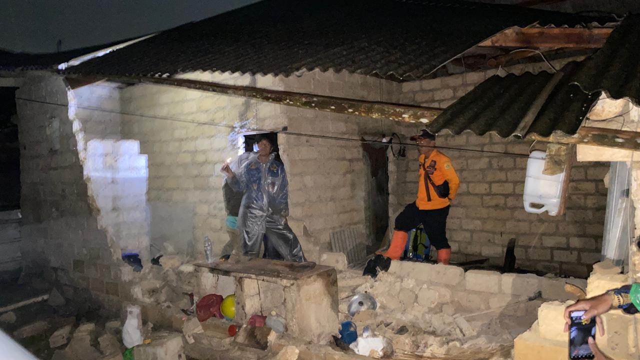 Akibat Angin Kencang 3 Rumah Rusak dan Jalan Alternatif Longsor