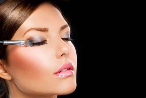 5 Tips Make Up Tahan Lama Saat Musim Panas