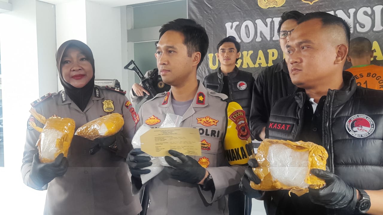 Satnarkoba Polres Bogor Amankan Dua Pengedar Narkoba dengan Barang Bukti 6,9 Kg Sabu