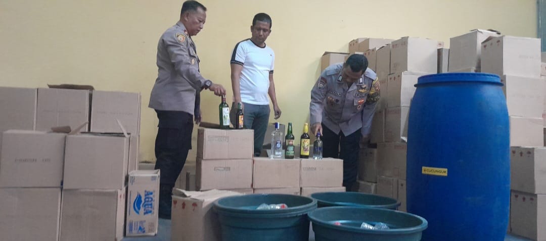 Rumah Produksi Miras Oplosan di Baleendah Digerebek, Polisi Sita Ribuan Botol Siap Edar