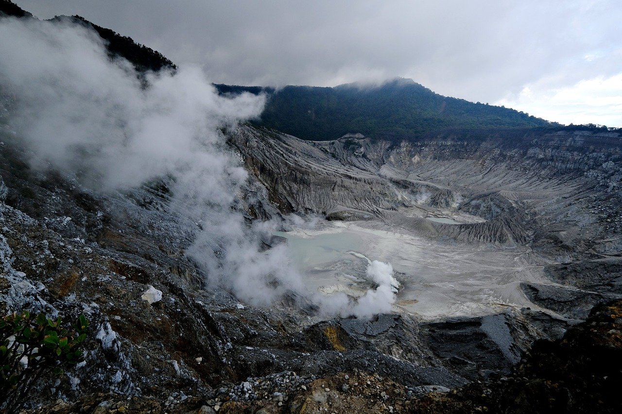 Seumur-umur Belum Pernah Kesini? Yuk Kesini, Pesona Wisata Tangkuban Perahu yang Tidak Ada Tandingannya!