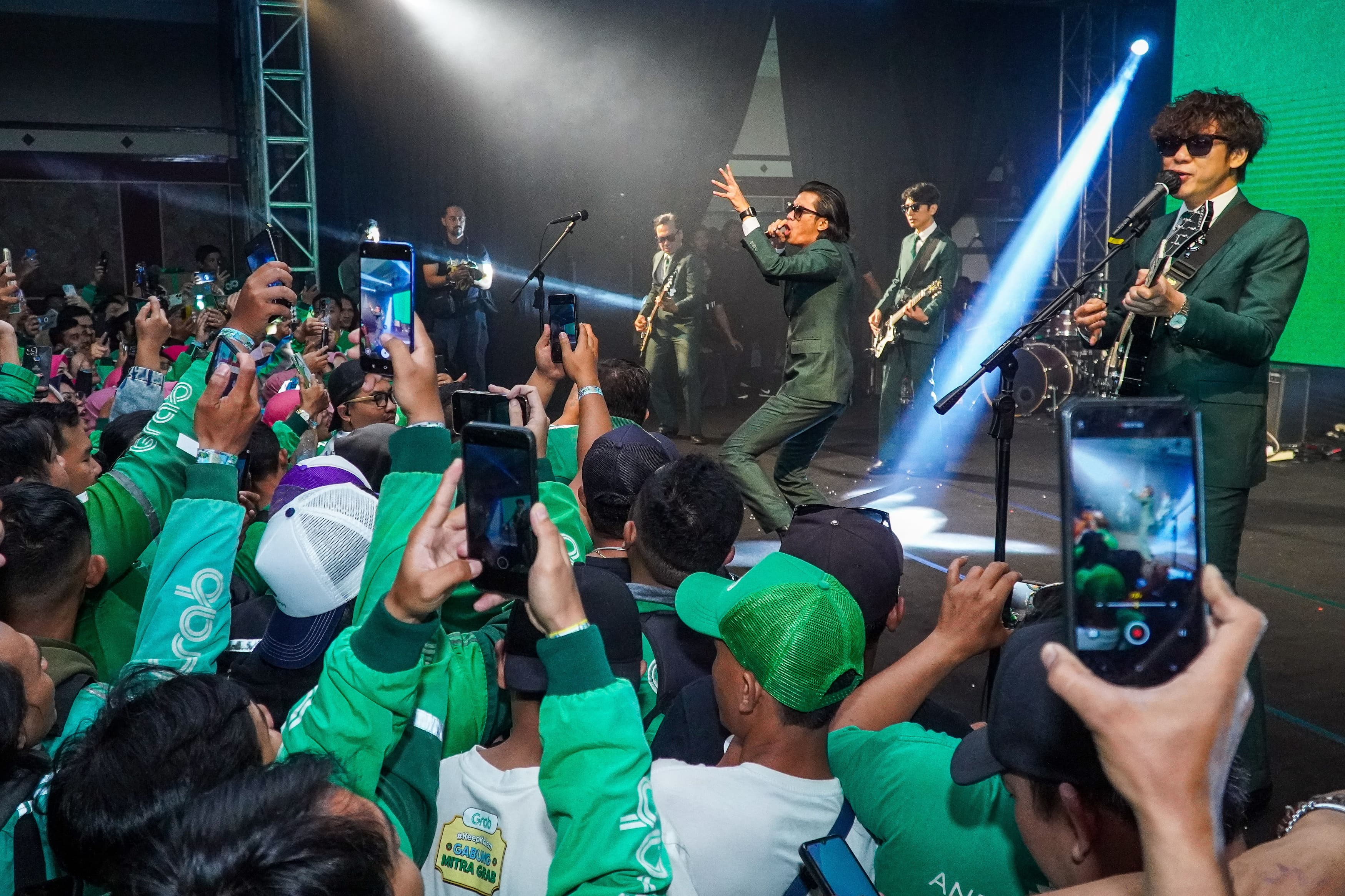 Lebih dari 1.000 Mitra Grab di Bandung dan Keluarganya Nikmati Meriahnya Acara HAJATAN Grab