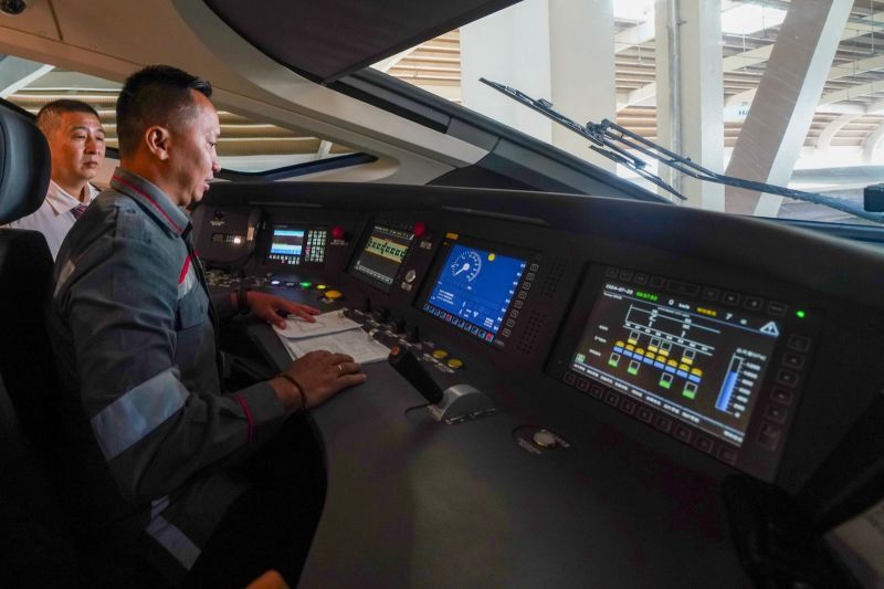 KCIC Ungkap Masinis Indonesia Berhasil Mengoperasikan Penuh Kereta Whoosh