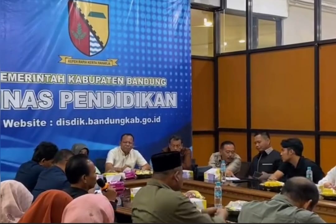 Kunker Ke Disdik, DPRD Kab Bandung Pertanyakan Soal Proses Pengadaan Barang Whiteboard Hingga Koran