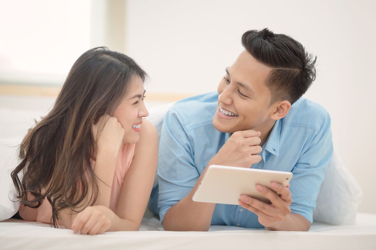 5 Tips Memulai Deep Talk Bersama Pasangan, Pilih Tempat yang Nyaman!