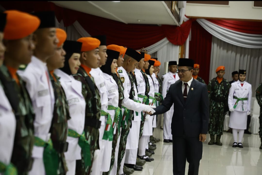 Bupati Kang DS Kukuhkan Anggota Paskibraka Kabupaten Bandung, Ini Harapannya 