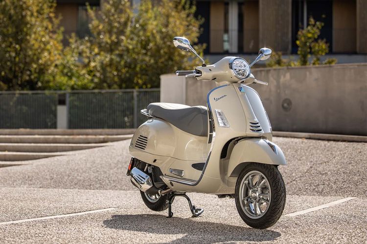 Vespa GTS 2023 : Desain Lebih Mewah dan Modern dengan Performa yang Mantap, Segini Harganya!   