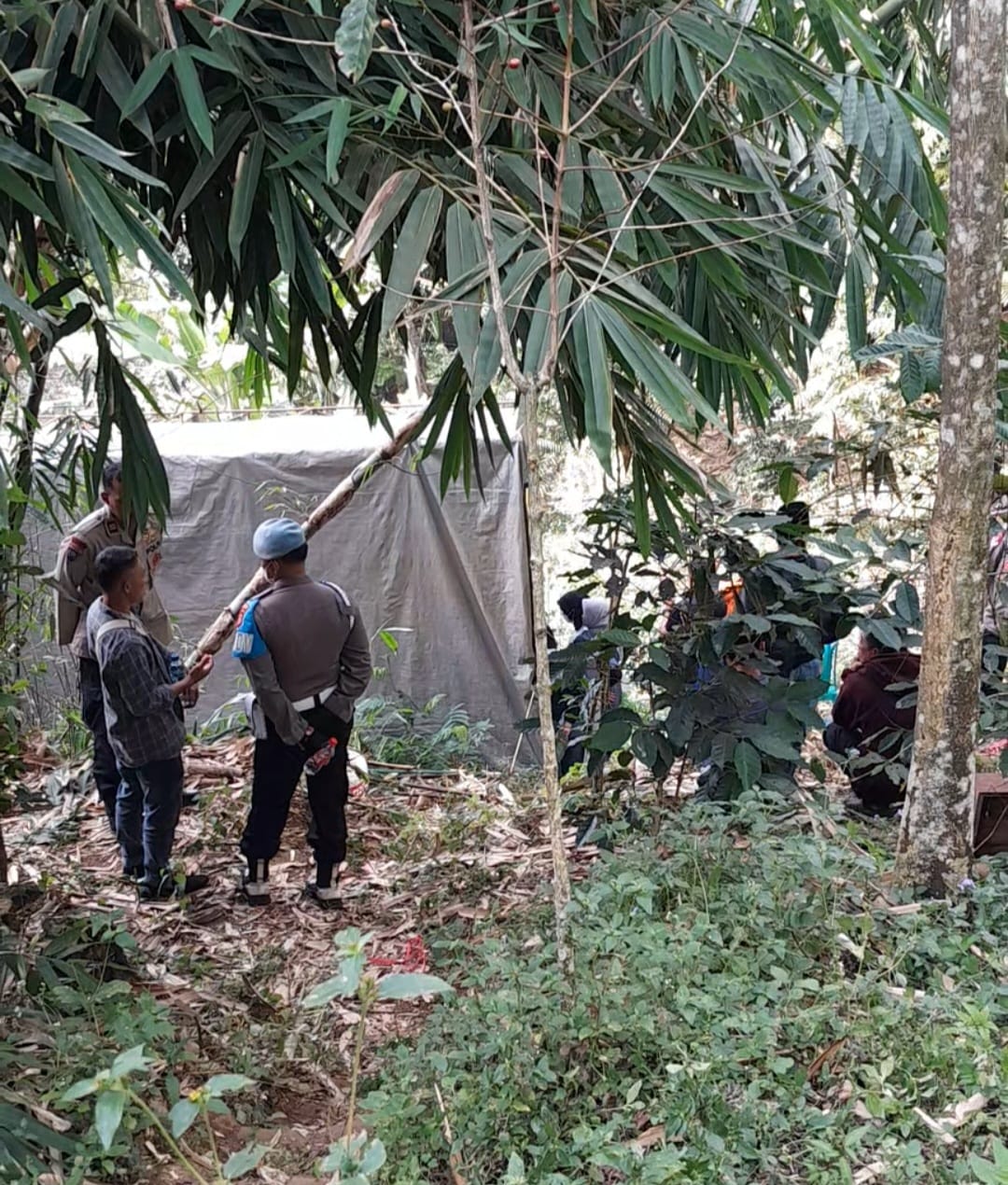 Geger! Suami Diduga Bunuh Istri di Pacet Bandung, Polisi Bongkar Makam Korban Guna Penyelidikan