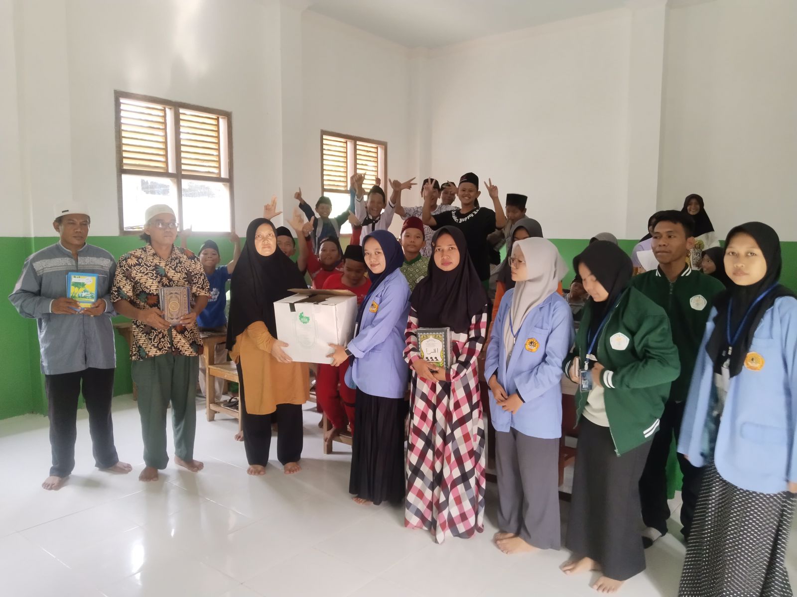 Dorong Budaya Gemar Mengaji Mahasiswa KKM Desa Limbangan Bermitra dengan Kementerian Agama Kab. Indramayu