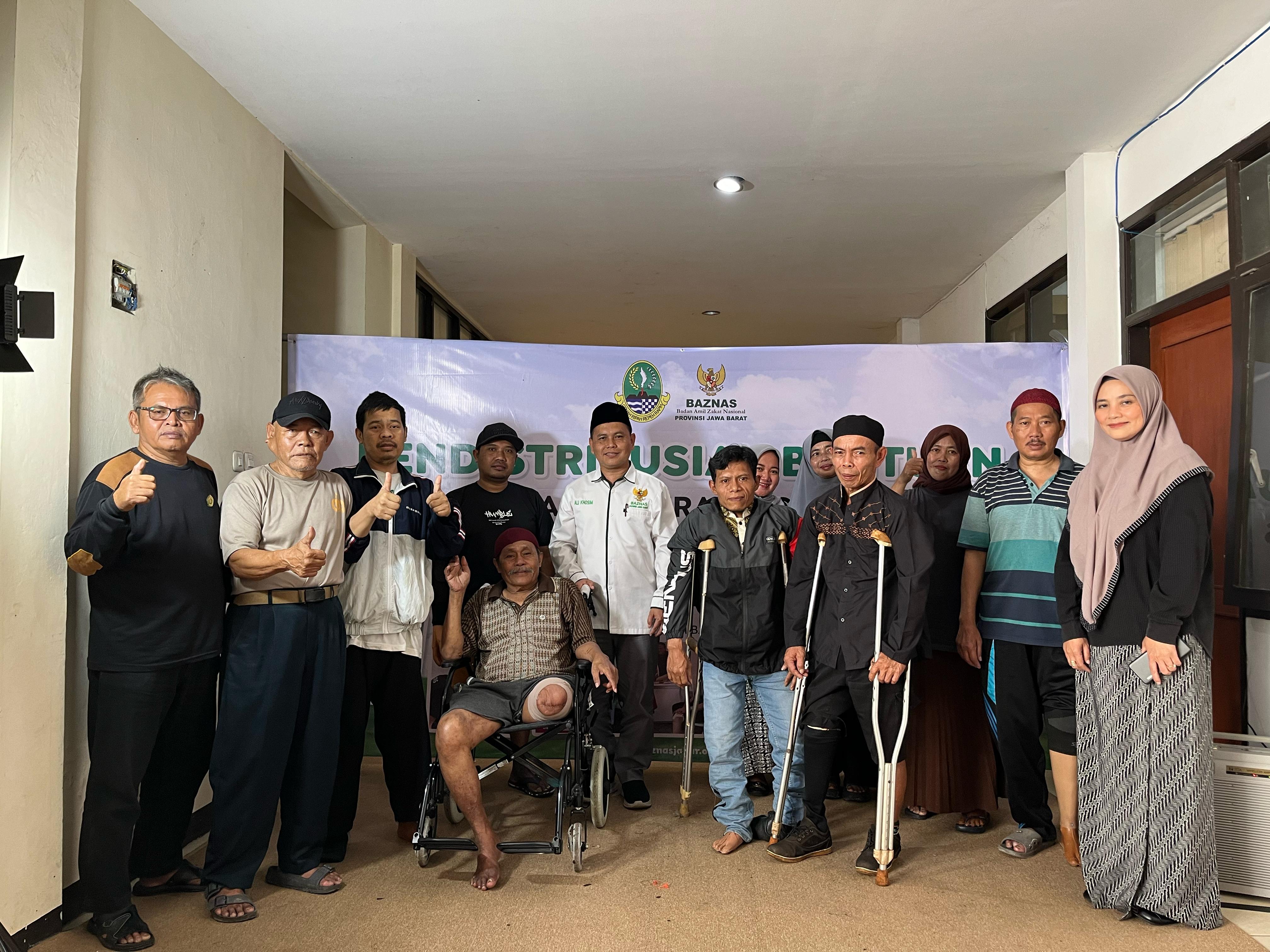BAZNAS Jabar Salurkan 27 Bantuan Kaki dan Tangan Palsu untuk Penyandang Disabilitas