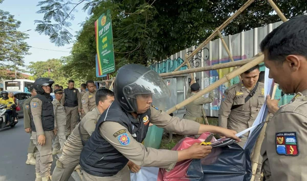 Pemkot Bogor Tertibkan Ratusan Spanduk Bacawalkot yang Tidak Berizin