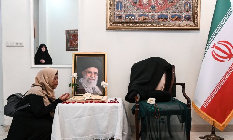 Iran Bentuk Kepemimpinan Sementara Tiga Orang Usai Wafatnya Ayatollah Khamenei