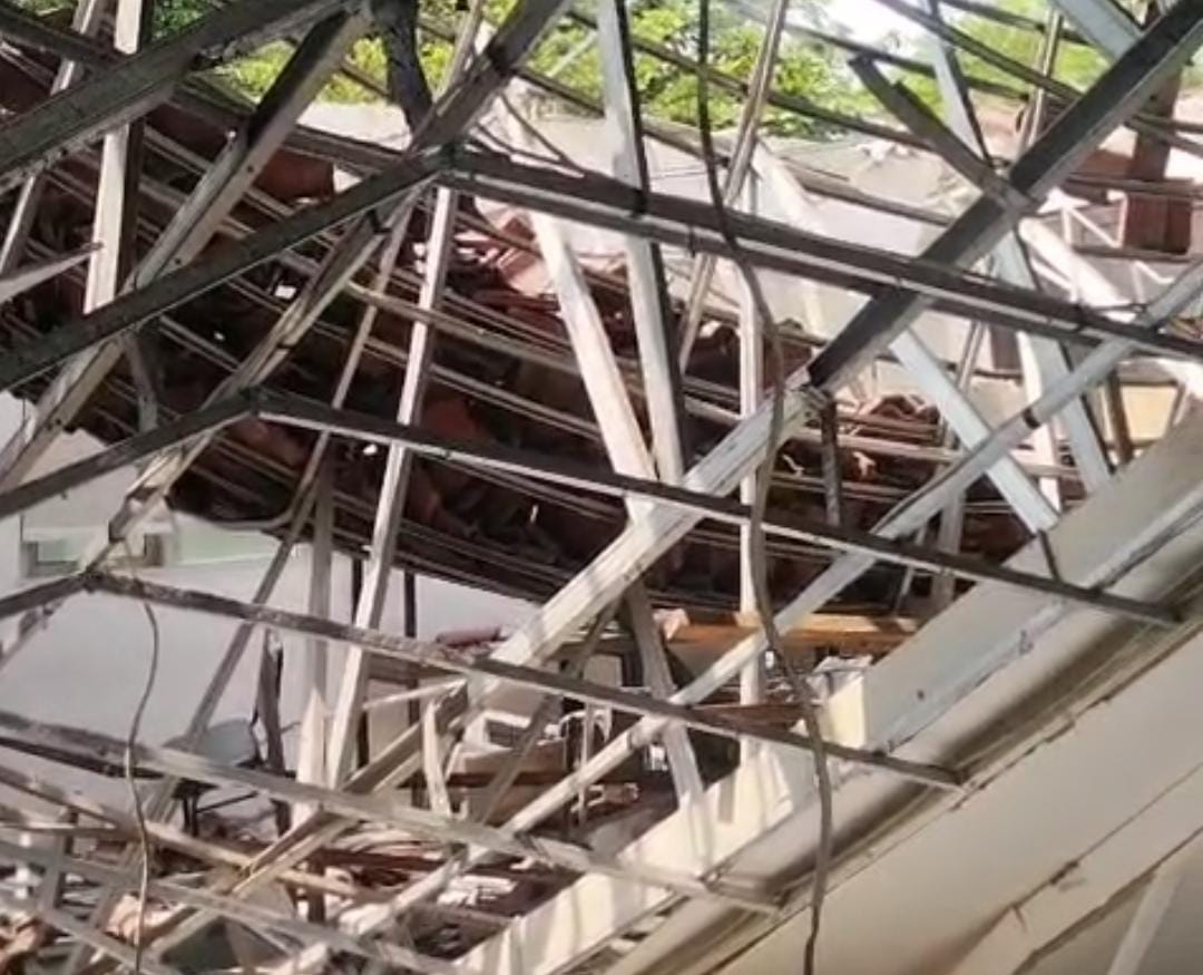 Atap SMKN 1 Cileungsi Runtuh, 31 Jiwa Terdampak