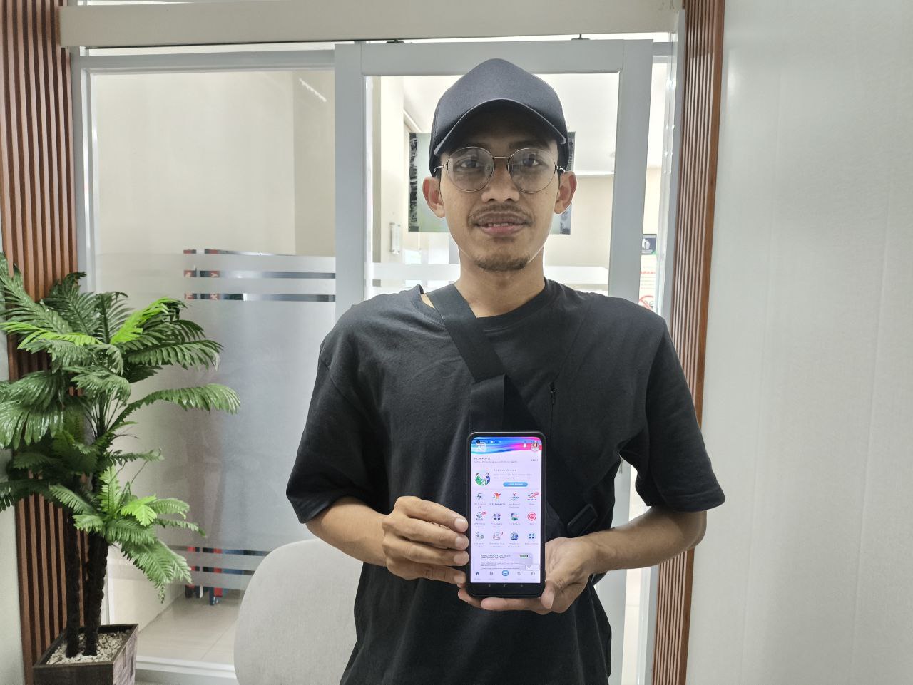 Dari Glaukoma Ibu hingga Persalinan Istri, Semua Ditanggung JKN   