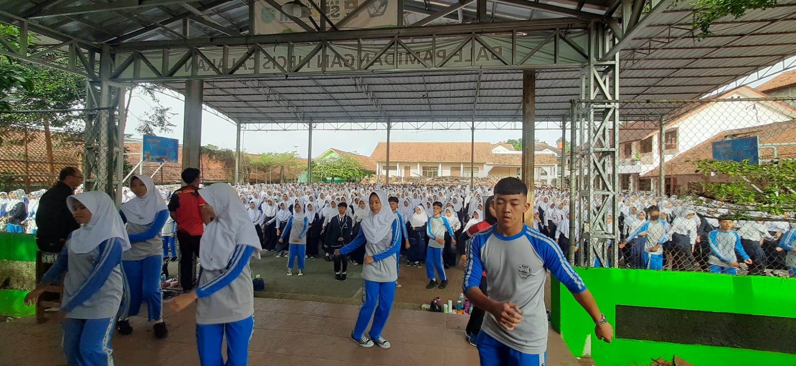 Kegiatan Pembiasaan KaRaOs PISAn (Kamis Rame-Rame Olahraga Senam PagI & SarapAn Minum TTD)