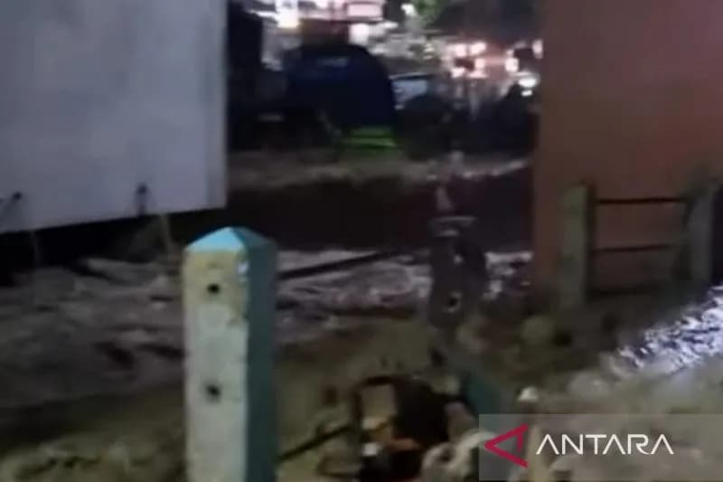 Pemkab Cianjur Bongkar Bangunan Menjorok ke Sungai Penyebab Banjir